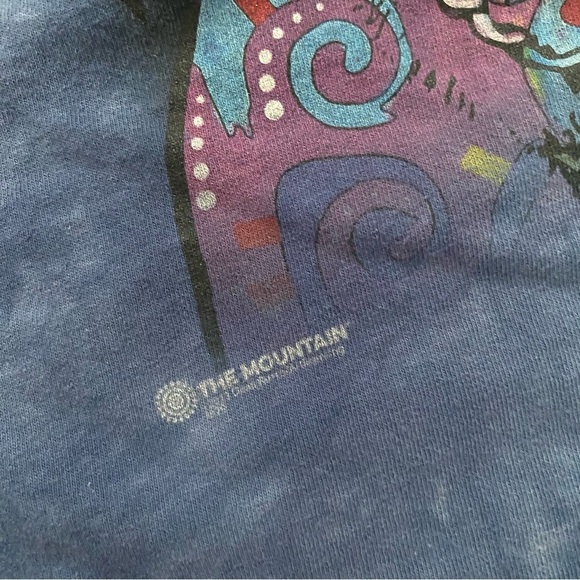 The mountain bulldog dog blue tie dye T-shirt - Picture 4 of 8